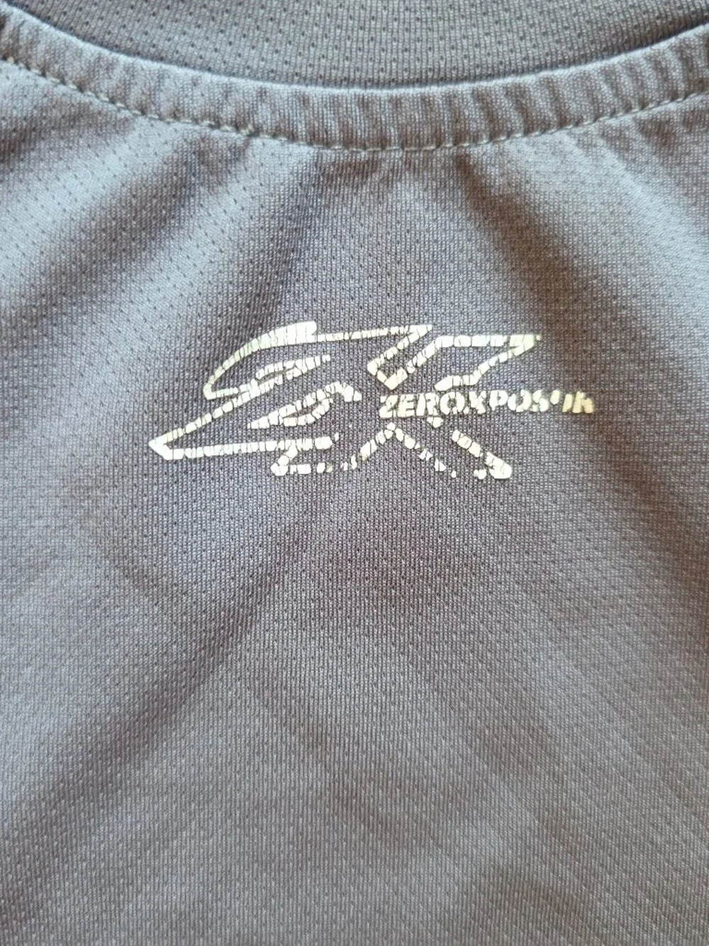 ZeroXposur Gray/White Kids Rashguard Size M 5/6